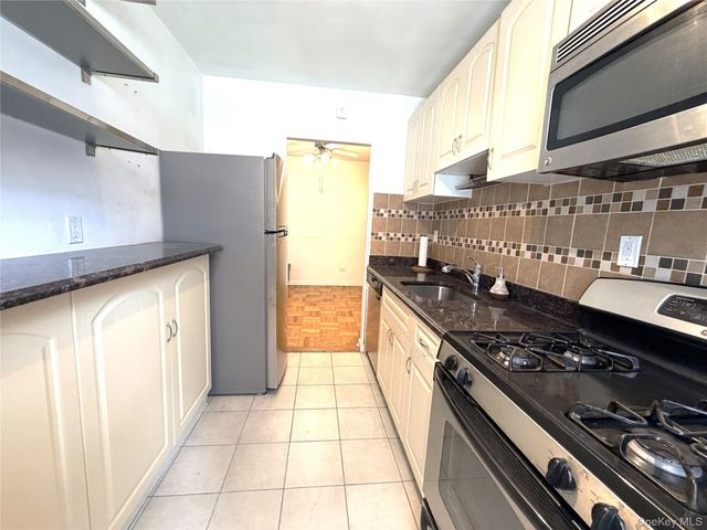 91-08 32 Avenue E107, East Elmhurst, NY 11369