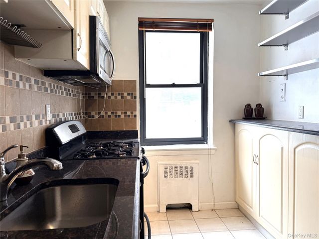 91-08 32 Avenue E107, East Elmhurst, NY 11369