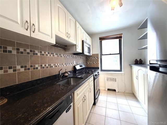 91-08 32 Avenue E107, East Elmhurst, NY 11369