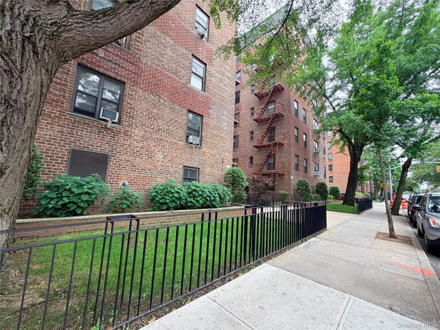 91-08 32 Avenue E107, East Elmhurst, NY 11369