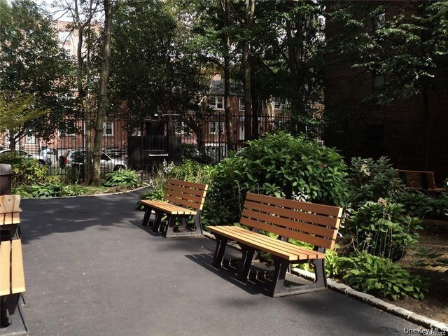 91-08 32 Avenue E107, East Elmhurst, NY 11369