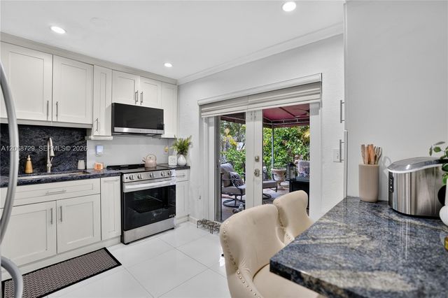 2050 SW 122nd Avenue 21, Miami, FL 33175