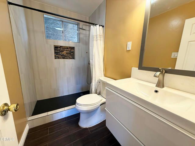 18540 Arminta Street, Reseda (los Angeles), CA 91335