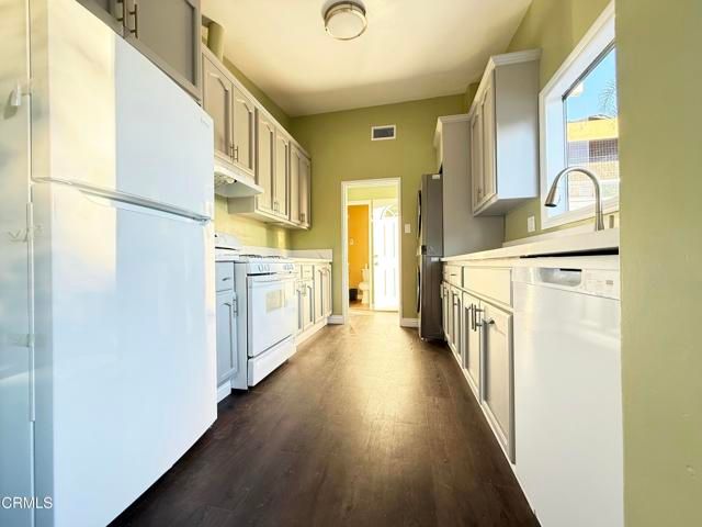 18540 Arminta Street, Reseda (los Angeles), CA 91335