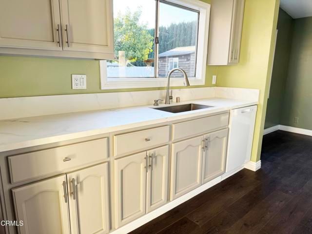 18540 Arminta Street, Reseda (los Angeles), CA 91335