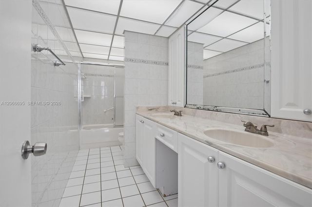 5005 Collins Avenue 424, Miami Beach, FL 33140