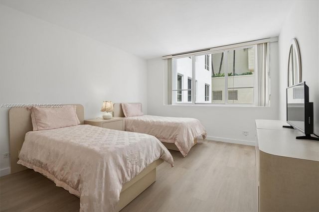 5005 Collins Avenue 424, Miami Beach, FL 33140