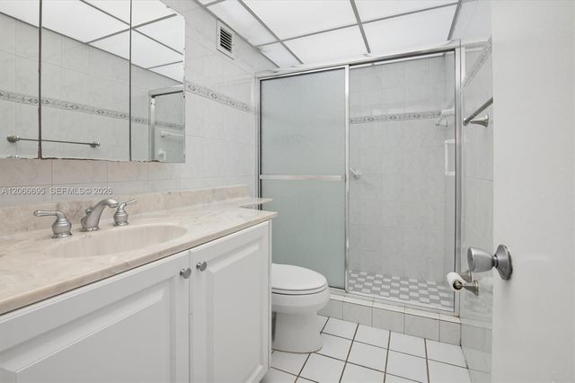 5005 Collins Avenue 424, Miami Beach, FL 33140