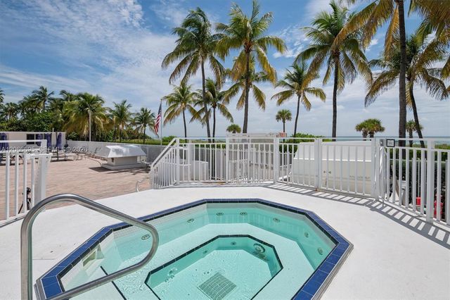 5005 Collins Avenue 424, Miami Beach, FL 33140