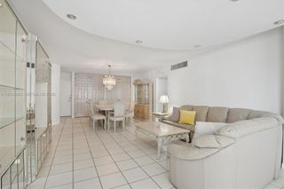 5005 Collins Avenue 424, Miami Beach, FL 33140