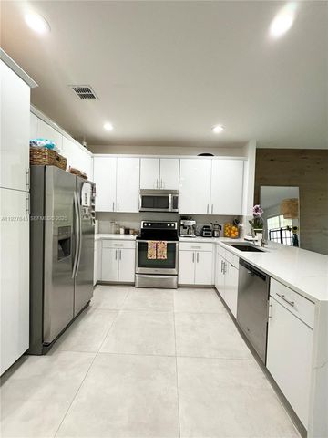 13017 S Riverwalk Cir S, Plantation, FL 33325