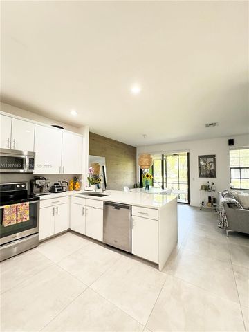 13017 S Riverwalk Cir S, Plantation, FL 33325