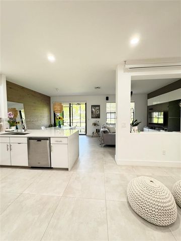 13017 S Riverwalk Cir S, Plantation, FL 33325