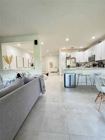 13017 S Riverwalk Cir S, Plantation, FL 33325