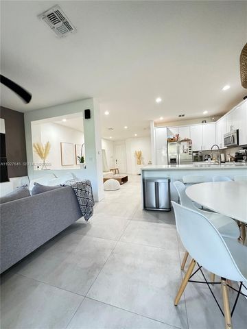 13017 S Riverwalk Cir S, Plantation, FL 33325