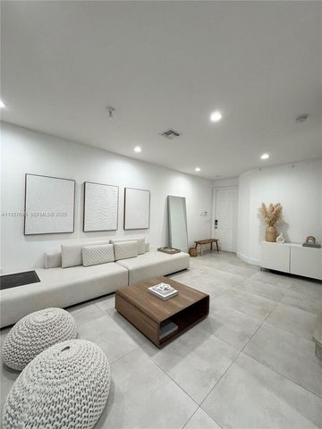 13017 S Riverwalk Cir S, Plantation, FL 33325