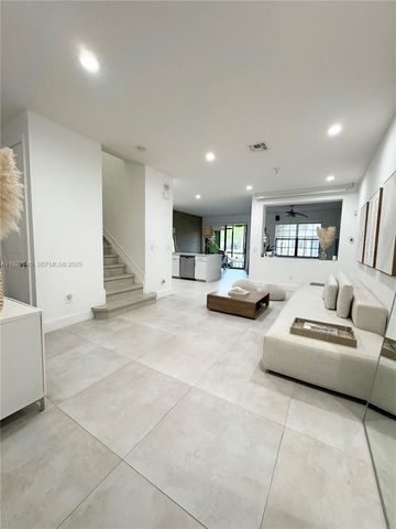 13017 S Riverwalk Cir S, Plantation, FL 33325