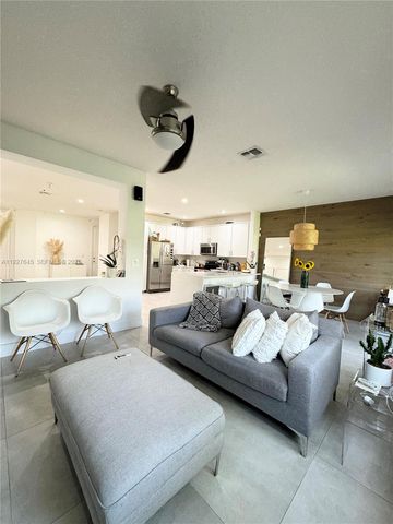 13017 S Riverwalk Cir S, Plantation, FL 33325