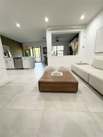 13017 S Riverwalk Cir S, Plantation, FL 33325