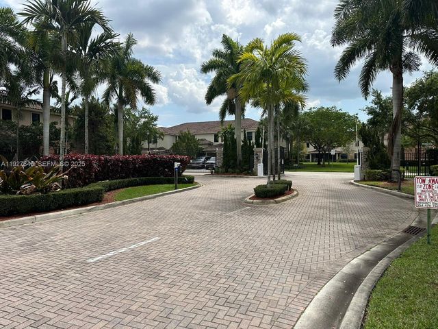 13017 S Riverwalk Cir S, Plantation, FL 33325