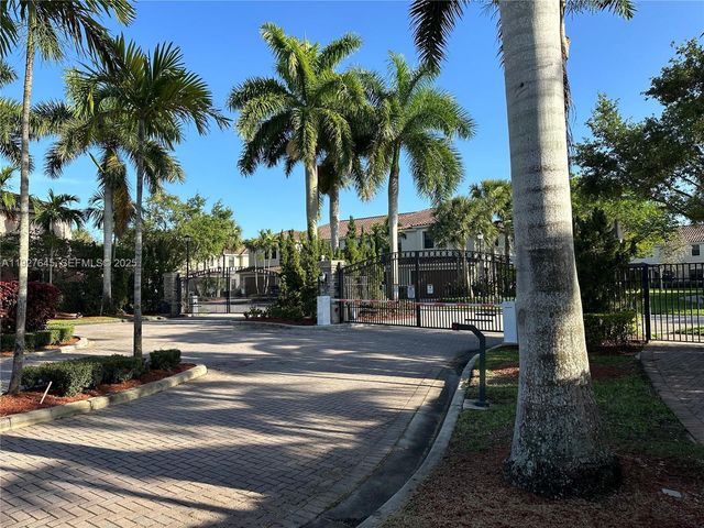 13017 S Riverwalk Cir S, Plantation, FL 33325