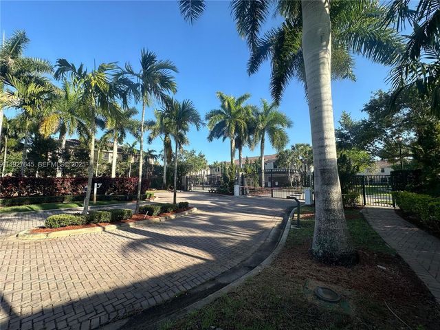 13017 S Riverwalk Cir S, Plantation, FL 33325