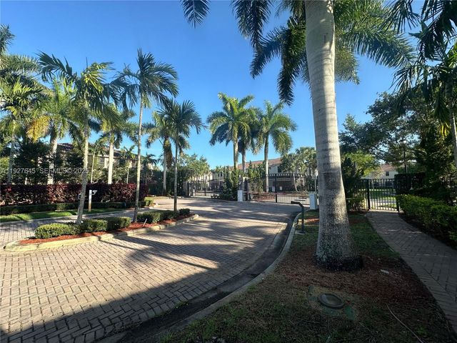 13017 S Riverwalk Cir S, Plantation, FL 33325