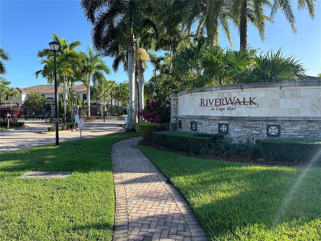 13017 S Riverwalk Cir S, Plantation, FL 33325