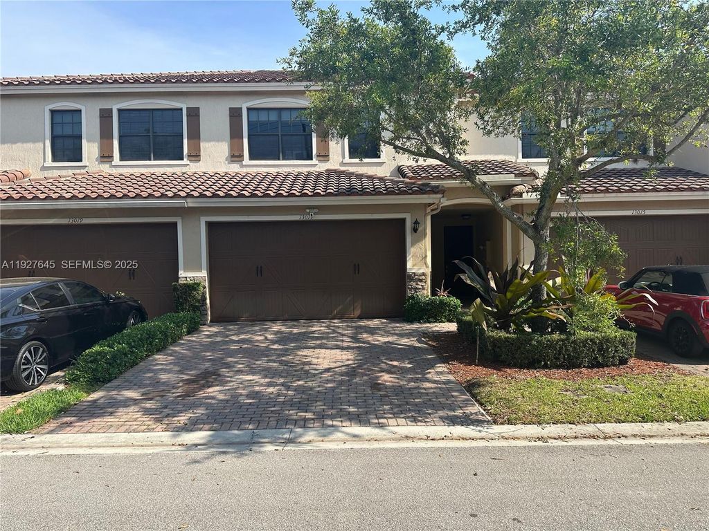 13017 S Riverwalk Cir S, Plantation, FL 33325