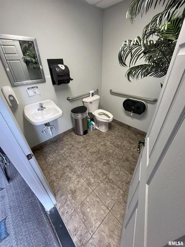 1423 5TH Avenue, Moline, IL 61265