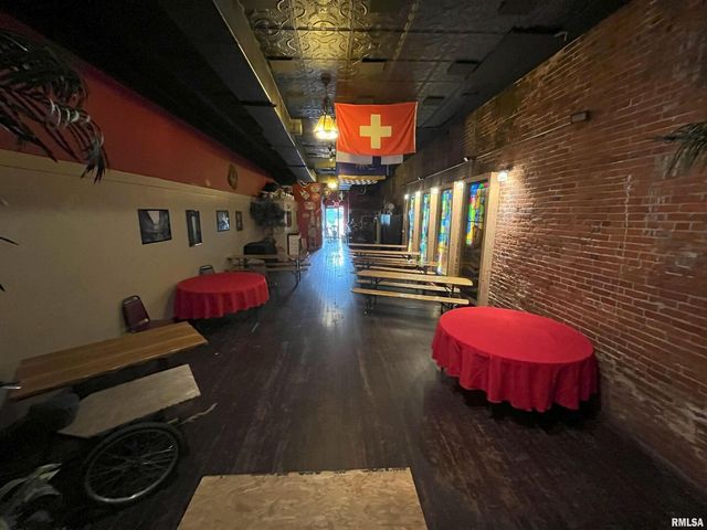 1423 5TH Avenue, Moline, IL 61265