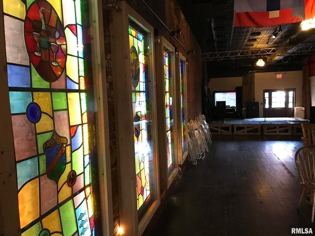 1423 5TH Avenue, Moline, IL 61265