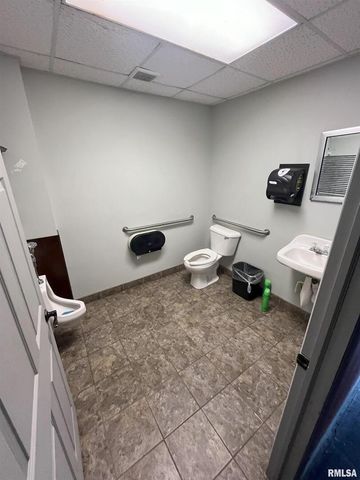 1423 5TH Avenue, Moline, IL 61265