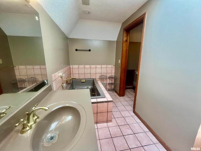 9 BRIAN Drive, Metropolis, IL 62960