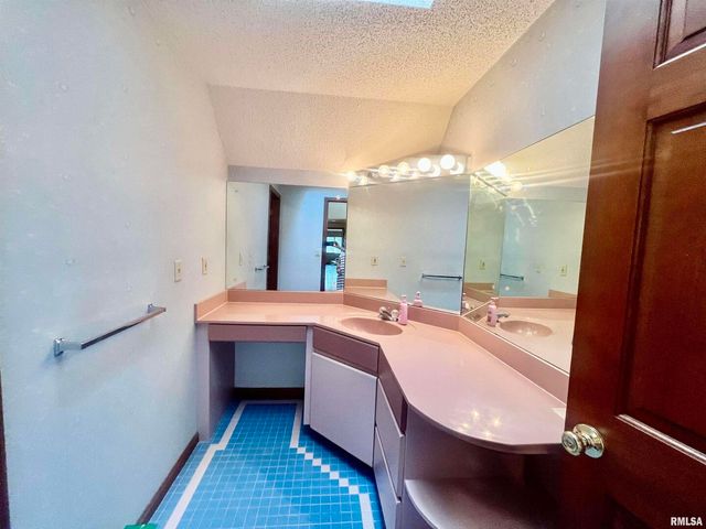 9 BRIAN Drive, Metropolis, IL 62960