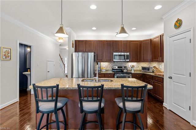 1109 Chatham LN, Chesapeake, VA 23320