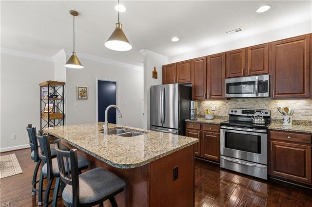1109 Chatham LN, Chesapeake, VA 23320