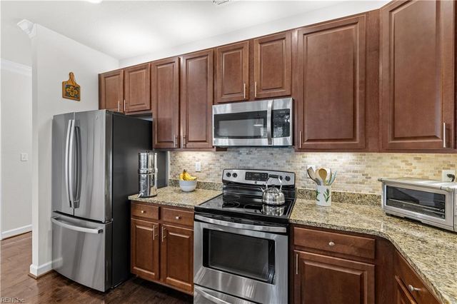 1109 Chatham LN, Chesapeake, VA 23320