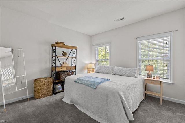 1109 Chatham LN, Chesapeake, VA 23320