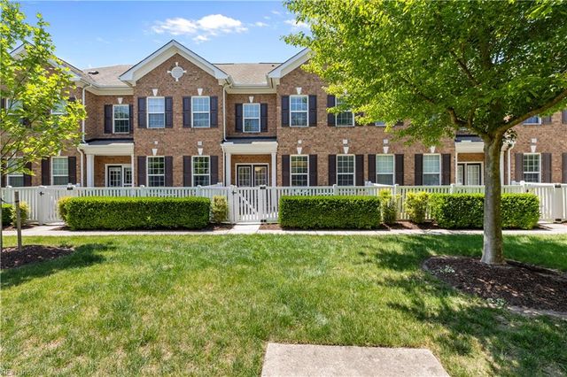 1109 Chatham LN, Chesapeake, VA 23320