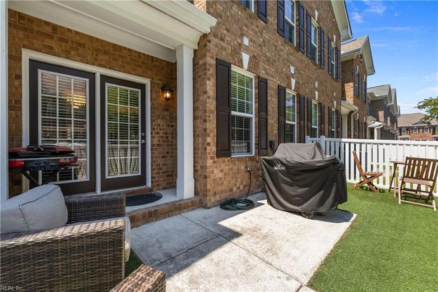 1109 Chatham LN, Chesapeake, VA 23320