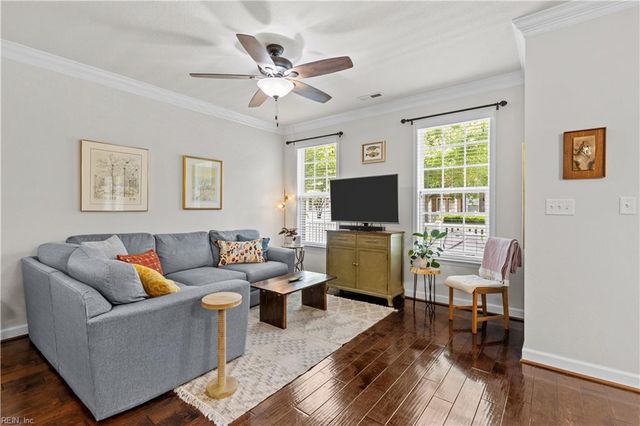 1109 Chatham LN, Chesapeake, VA 23320