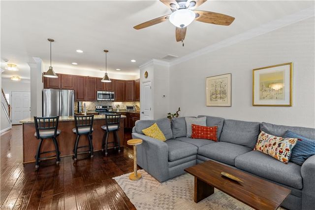 1109 Chatham LN, Chesapeake, VA 23320