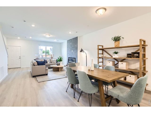 2844 Bear Springs Cir, Longmont, CO 80503