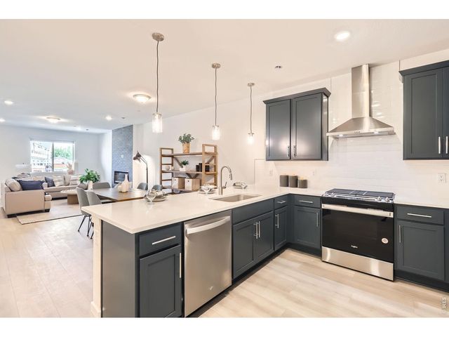 2844 Bear Springs Cir, Longmont, CO 80503
