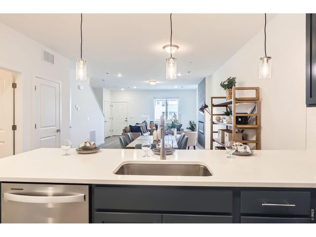 2844 Bear Springs Cir, Longmont, CO 80503