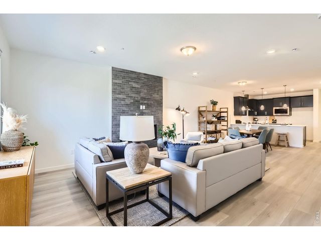 2844 Bear Springs Cir, Longmont, CO 80503