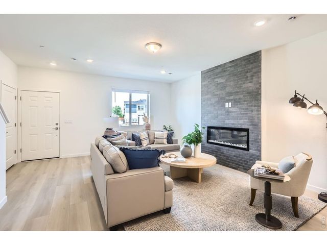 2844 Bear Springs Cir, Longmont, CO 80503