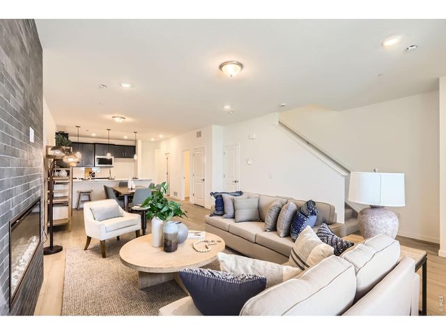 2844 Bear Springs Cir, Longmont, CO 80503