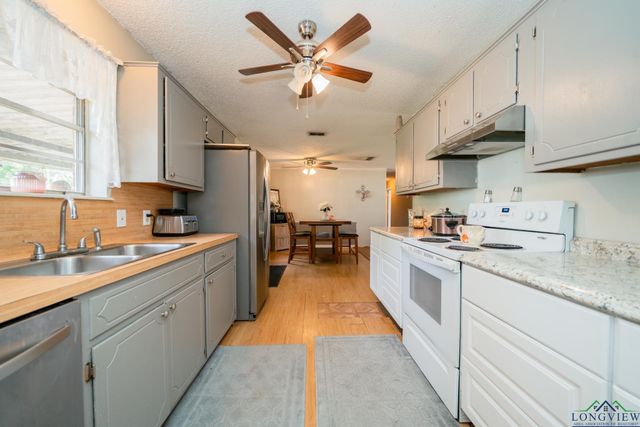 305 Dalee Dr, Hallsville, TX 75650